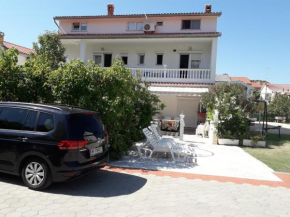 Fewo Daisy mit Pool,Parking,Terrassen , Garten, Grill